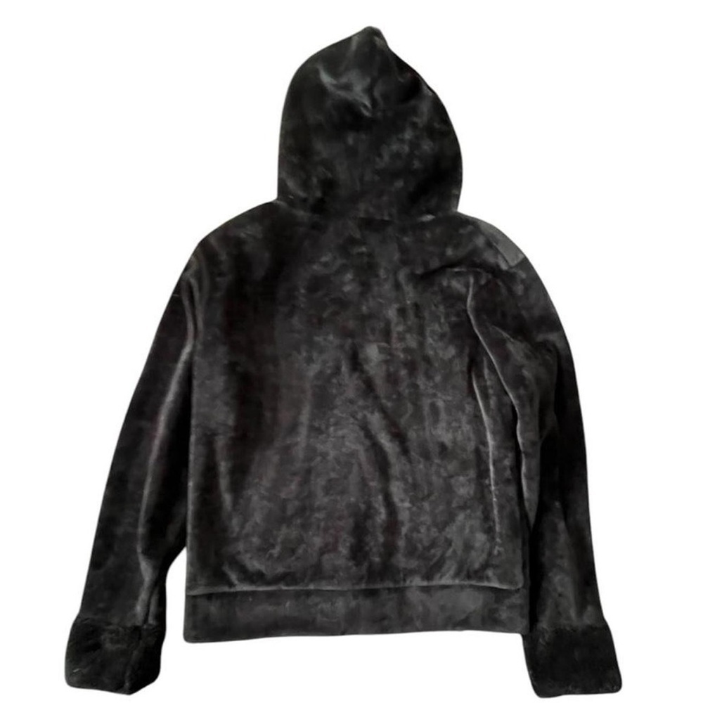 Black velour zip-up hoodie with faux fur trim #y2kfashion #velourhoodie
-878 - Picture 2 of 5